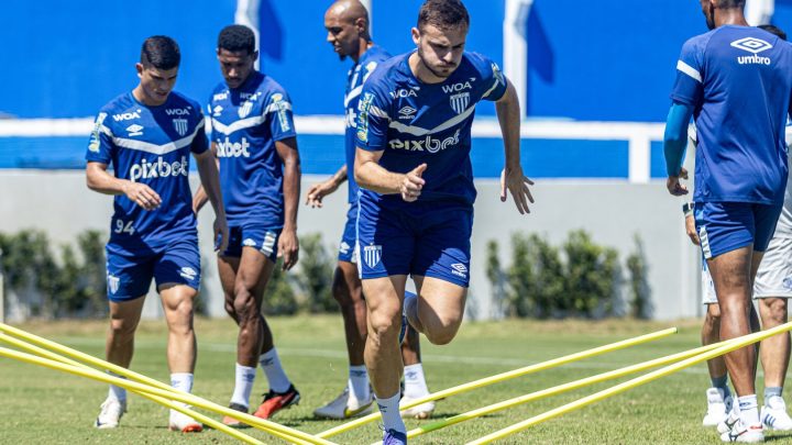 Poveda treina forte - Foto Avaí F.C