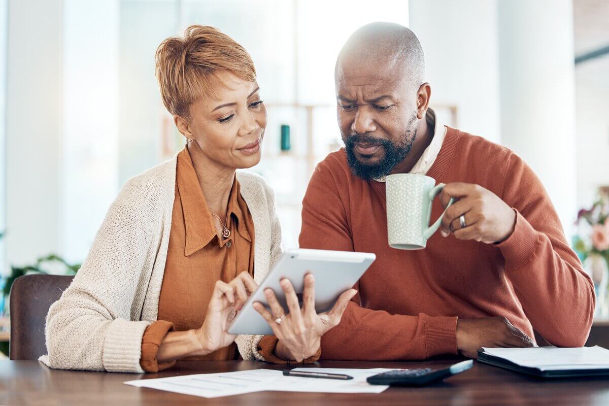 Direitos previdenciários moldam o futuro financeiro de muitos brasileiros (Imagem: PeopleImages.com - Yuri A | Shutterstock)