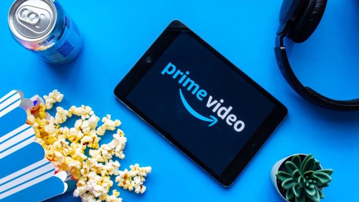 Lançamentos do Prime Video em fevereiro prometem alegrar o Carnaval (Imagem: oasisamuel | Shutterstock)