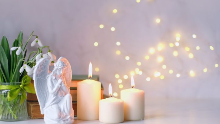 Os anjos guardiões pairam sobre cada signo, trazendo consigo energias divinas e influências benéficas (Imagem: ju_see | Shutterstock)