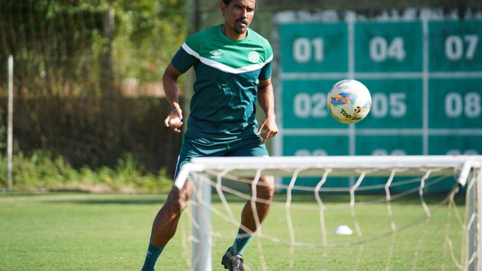 Estreia da Chape no Estadual marca também a despedida do zagueiro Rafael Lima (Foto: Tiago Meneghini/ ACF)
