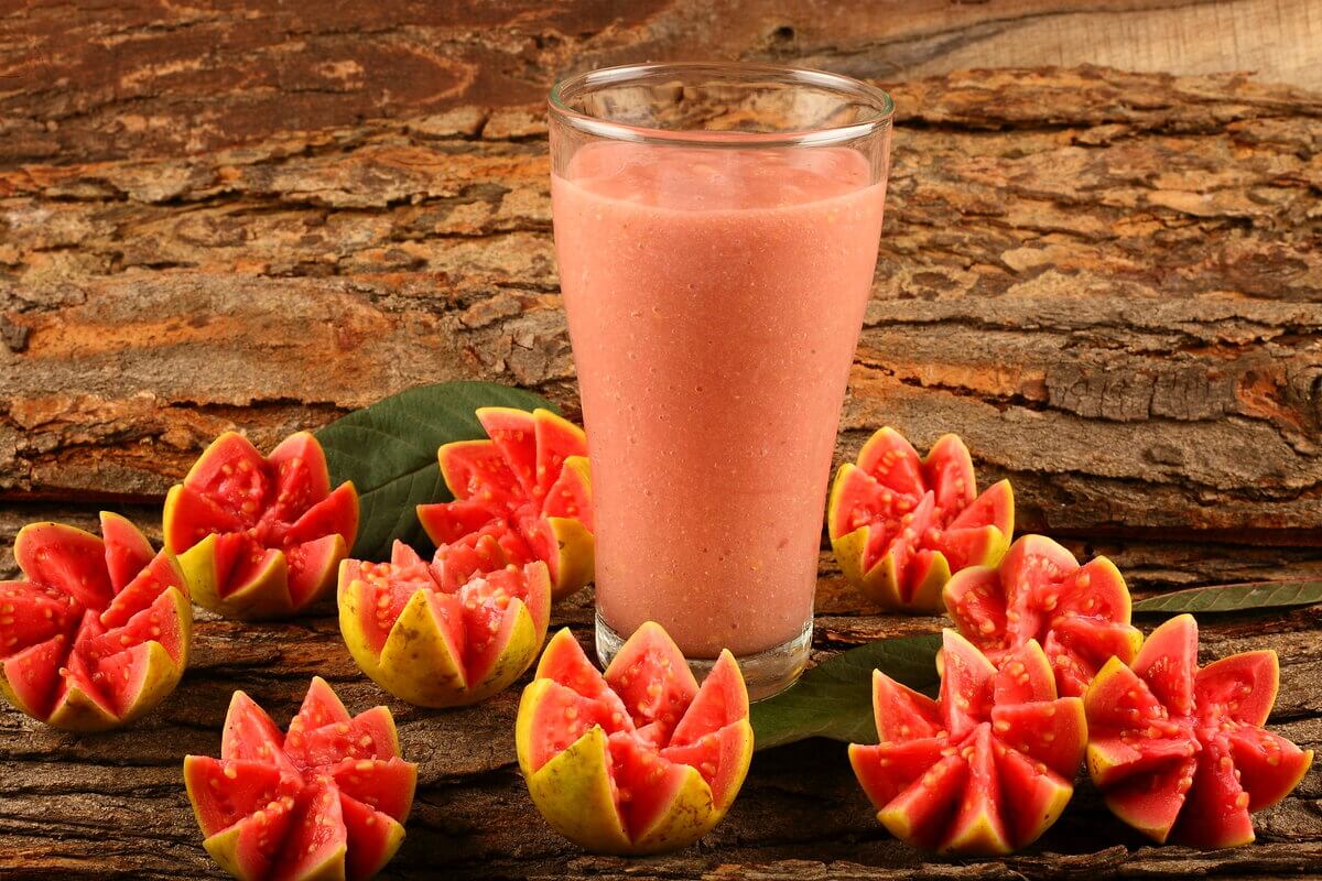 Suco de goiaba com aveia (Imagem: SAM THOMAS A | Shutterstock)