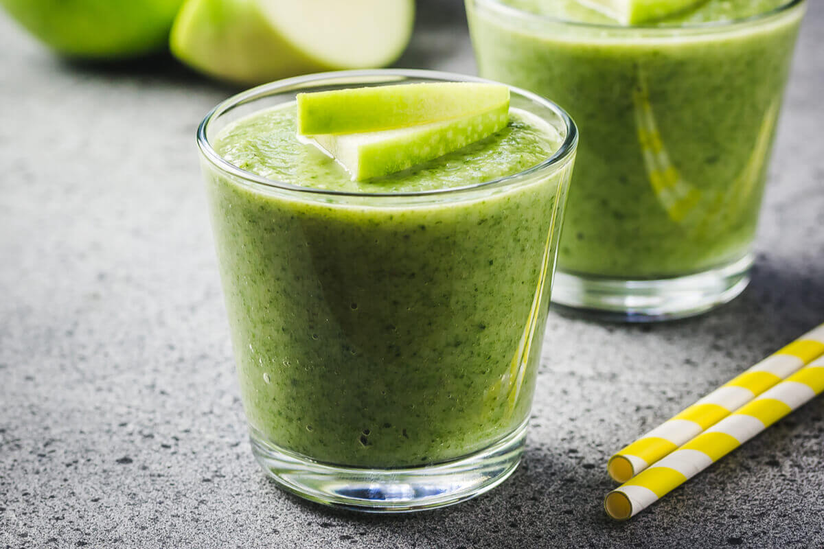 Suco de couve com maçã (Imagem: Irina Rostokina | Shutterstock)