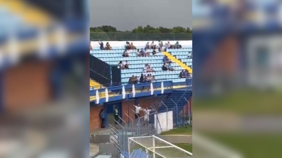 Torcedores do Avaí imitam avião em jogo contra a Chapecoense (Foto: @ichapecoense, X, Reprodução)