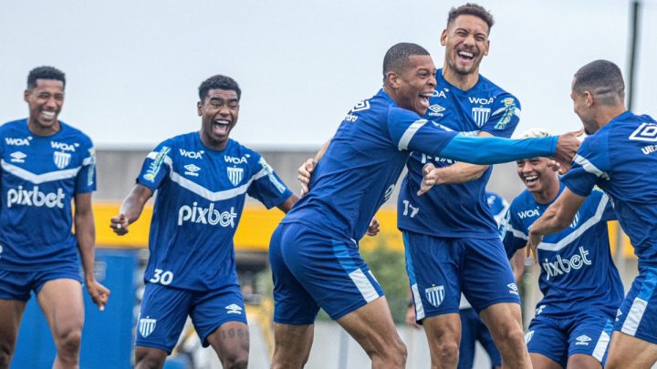 VOTE Quem você escalaria para atuar no lugar do zagueiro Douglas no Avaí
