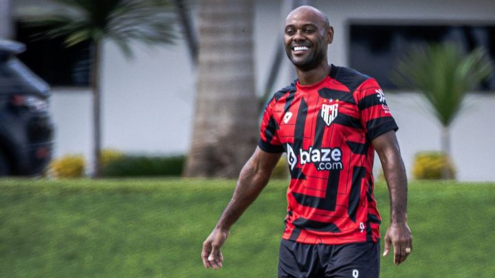 Vagner Love movimentou o Mercado da Bola nesta sexta-feira (Foto: Ingryd Oliveira, Atlético-GO, Divulgação)