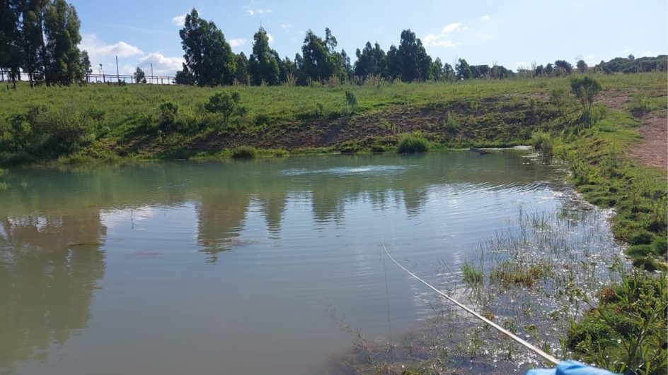 Jovem de 18 anos morre afogado em açude no fundo de cemitério em SC