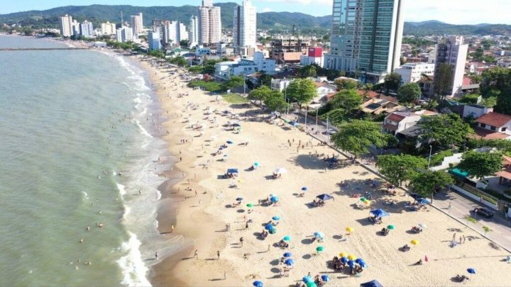 Obras para alargar faixa de areia em praia de SC trava por falta de empresas interessadas