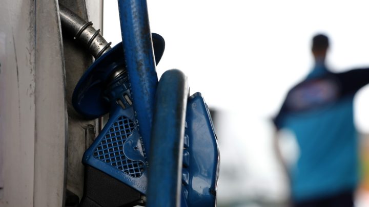 Gasolina chega a R$ 6 em cidades de SC; veja onde está o litro mais caro