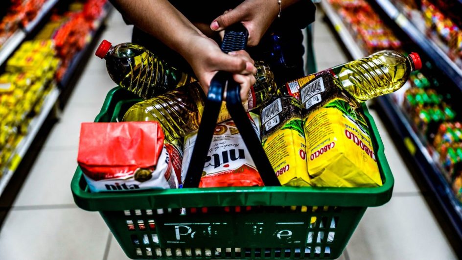 Cesta de compras em supermercado (Foto: Arquivo NSC)
