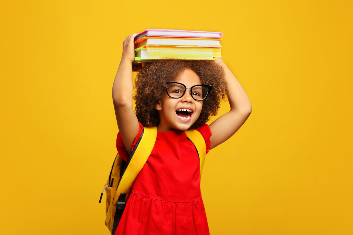 A lista de materiais escolares deve ser um ponto de atenção para pais e responsáveis (Imagem: ShineTerra | Shutterstock)