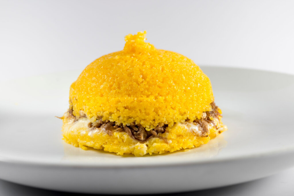 Cuscuz nordestino com carne-seca (Imagem: henrique ferrera | Shutterstock)