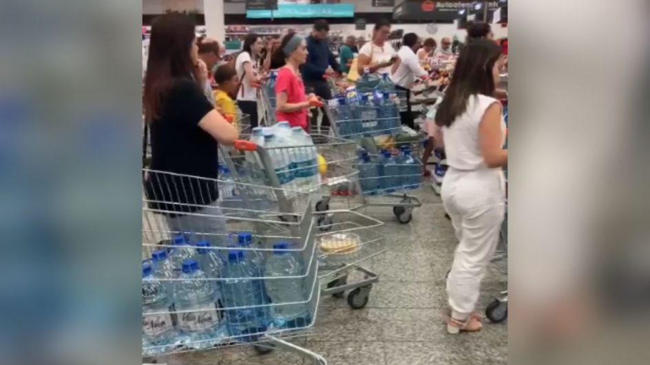 VÍDEO: Mercados ficam sem estoque de água após acidente contaminar rio de Joinville