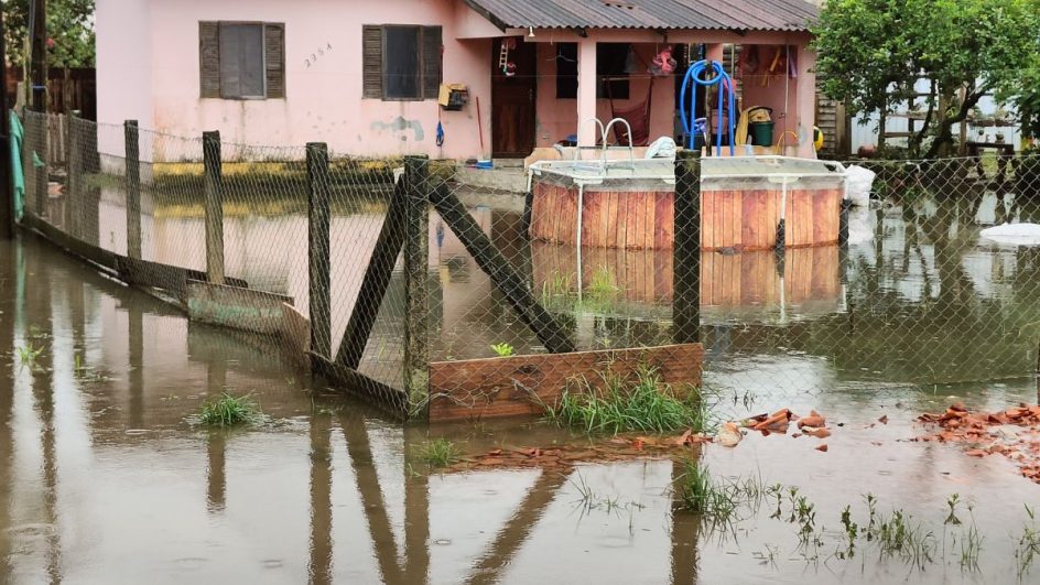 Itapoá decreta situação de emergência após temporais com queda de árvores e alagamentos