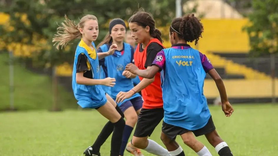 Joana Gamperl, de 13 anos, participa de seletiva do Criciúma