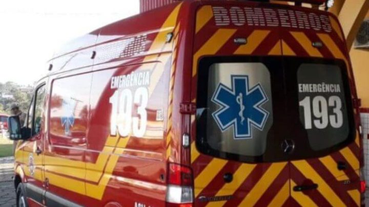Menino de 1 ano queima 30% do corpo após derrubar água quente de chaleira em SC