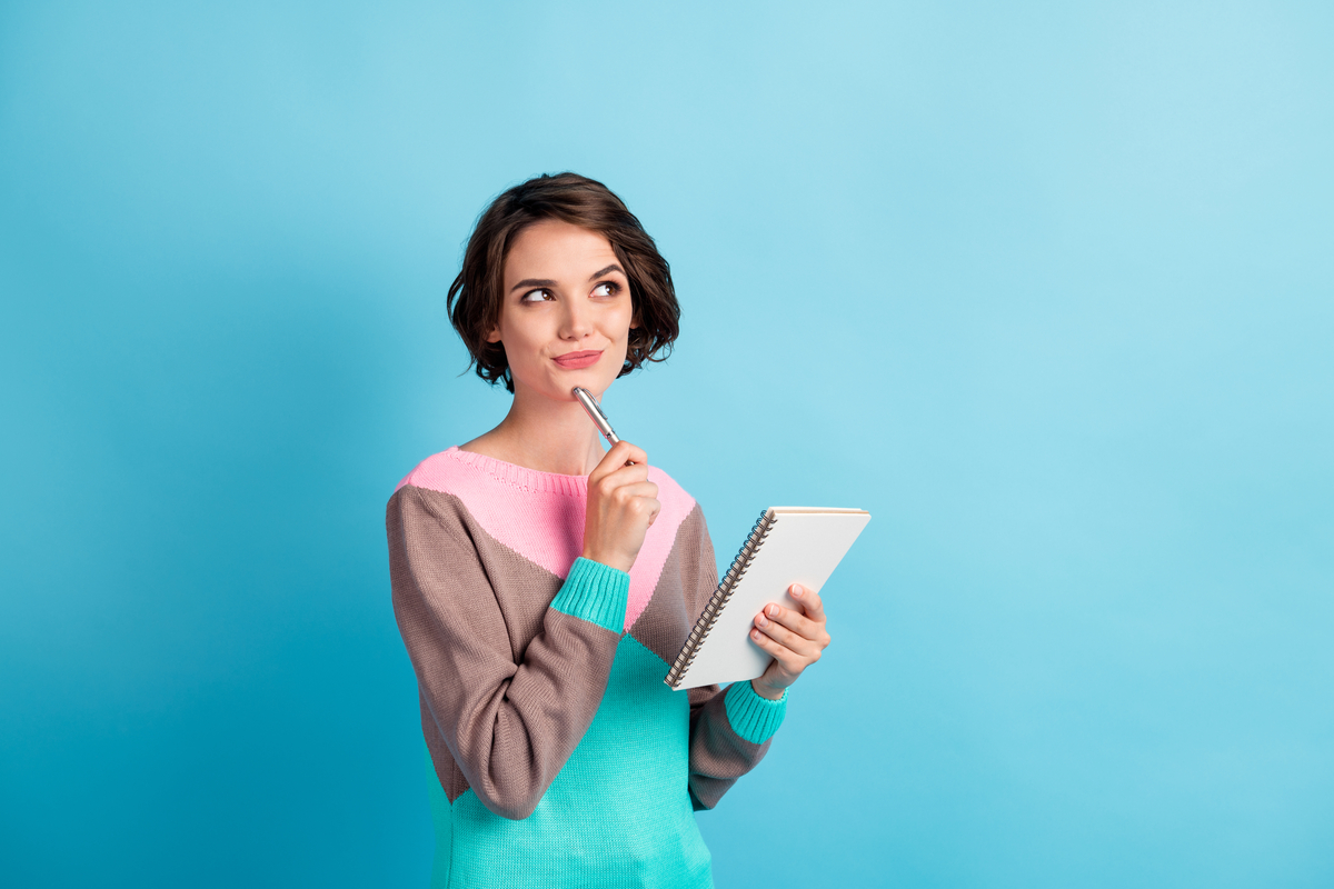 Na hora de definir suas metas, pense em coisas que sejam realistas e adequadas à sua vida (Imagem: Roman Samborskyi | Shutterstock)