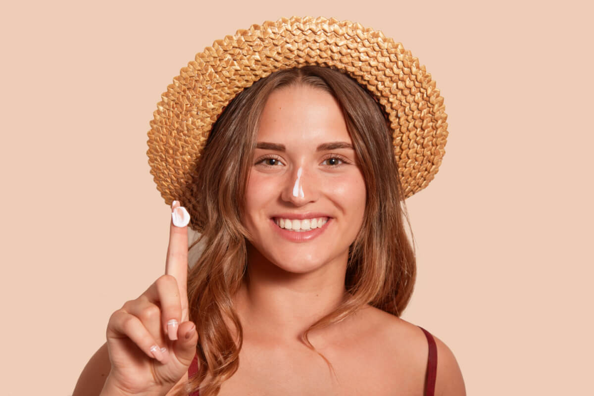 Alguns cuidados são importantes para garantir um bom resultado das cirurgias no verão (Imagem: StoryTime Studio | Shutterstock)
