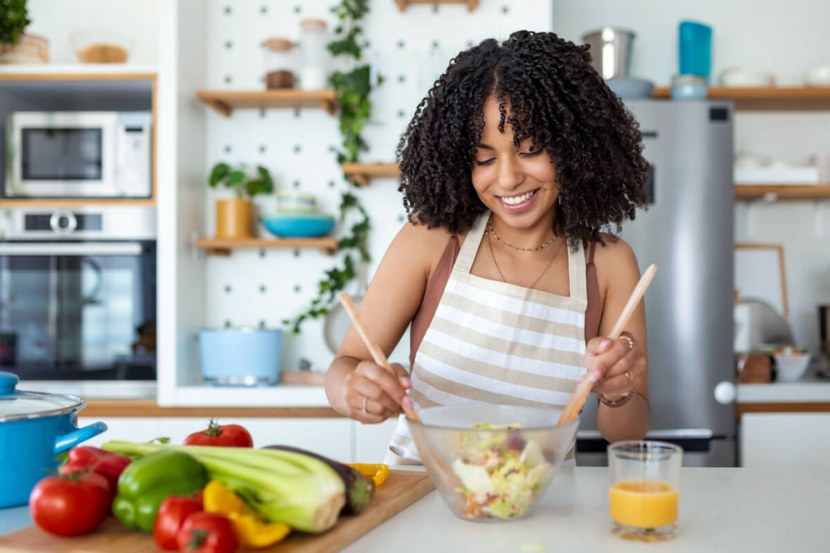 Alimentação à base de plantas ajuda a reduzir riscos de doenças (Imagem: Photoroyalty | Shutterstock)