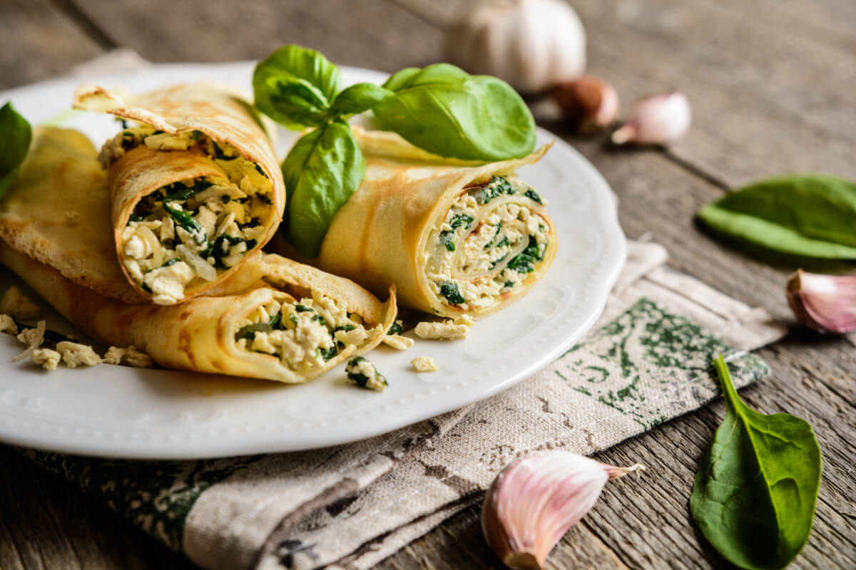 Panqueca recheada com tofu e espinafre (Imagem: NoirChocolate | Shutterstock)
