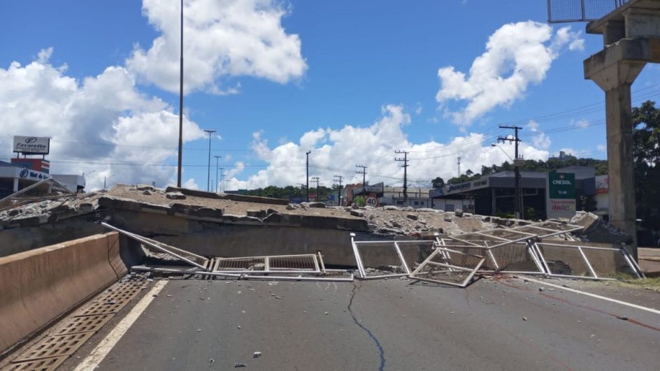 passarela cai sobre rodovia em Chapecó 2
