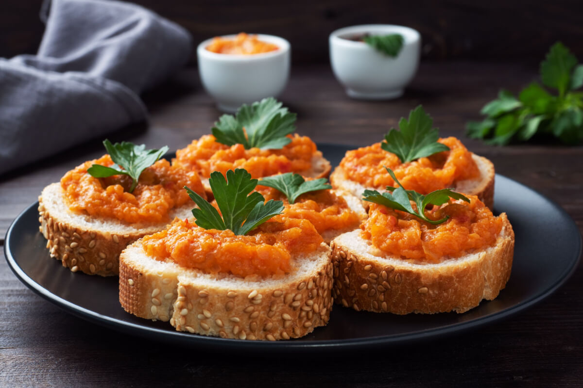 Patê de tomate seco e ricota (Imagem: Elenglush | Shutterstock)