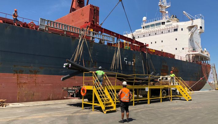 Ofício de pai para filho: portuários movem economia de SC e veem esperança para o Porto de Itajaí