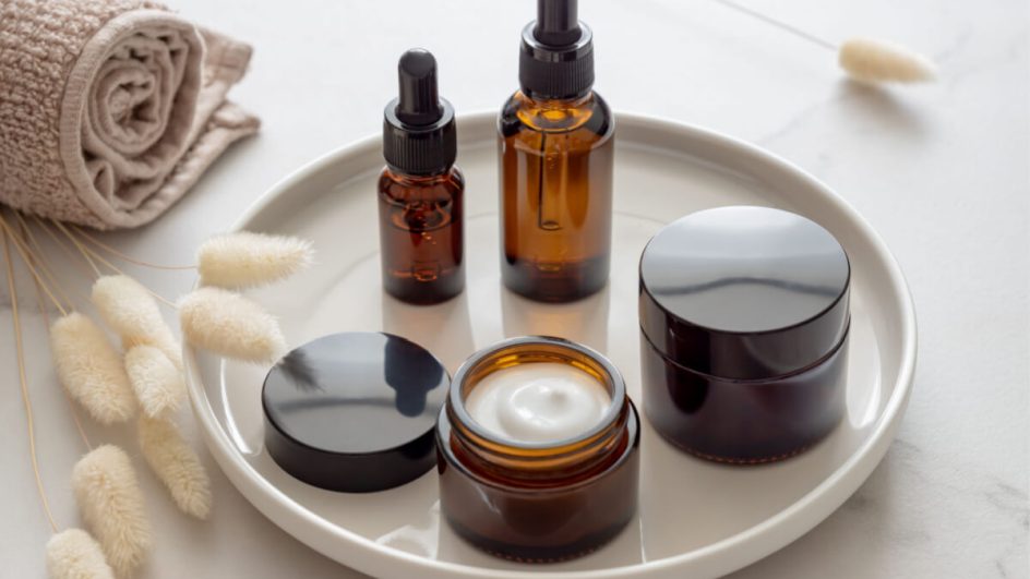 Os ácidos podem ser utilizados para tratar problemas na pele (Imagem: Irina Kvyatkovskaya | Shutterstock)