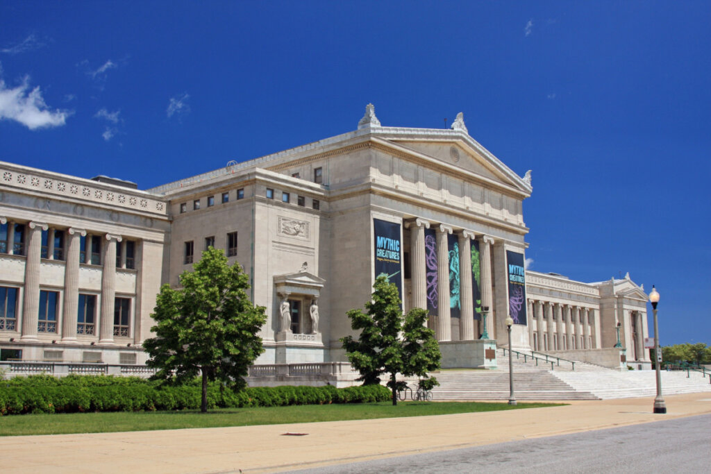O Field Museum abriga múmias egípcias, dinossauros e um meteorito gigante (Imagem: Thomas Barrat | Shutterstock)
