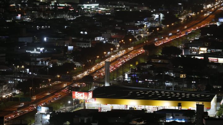 Trânsito na entrada de Balneário Camboriú no Réveillon