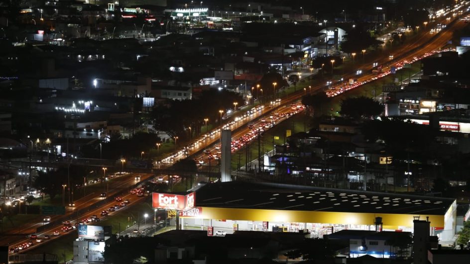 Trânsito na entrada de Balneário Camboriú no Réveillon