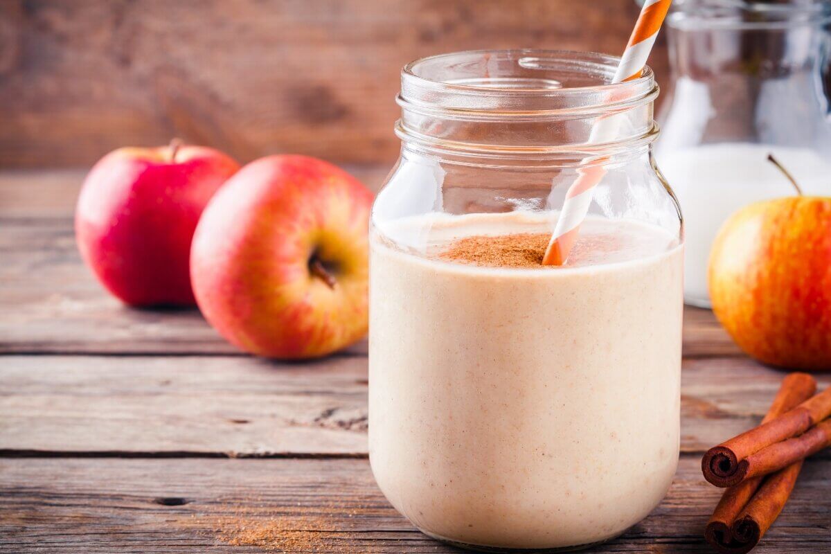 Shake de maçã com canela (Imagem: nblx | Shutterstock)