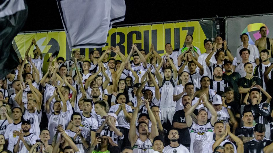 Torcedor alvinegro está empolgado e ainda não sabe o que é perder no Orlando Scarpelli (Foto: Patrick Floriani/FFC)