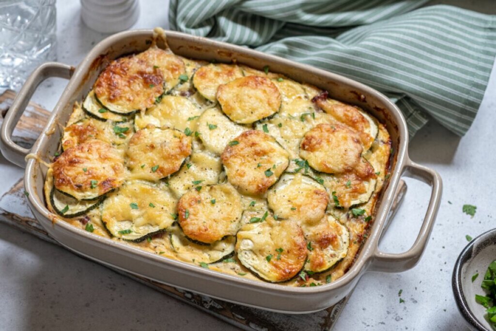 Abobrinha gratinada (Imagem: Elena Shashkina | Shutterstock)