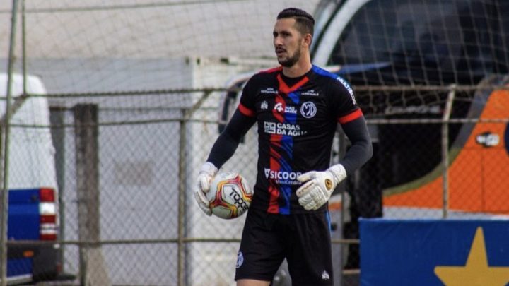 Júnior Belliato, goleiro do Marcílio Dias, garantiu a vitória do Marinheiro sobre o Criciúma com grandes defesas (Foto: arquivo pessoal instagram)