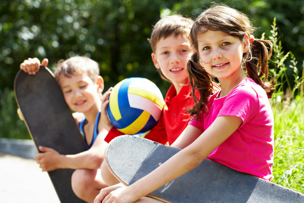Os esportes oferecem um ambiente propício para interações sociais positivas (Imagem: Pressmaster | Shutterstock)