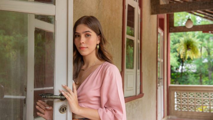 Gabriela Medeiros é a atriz que interpreta Buba em remake de Renascer.