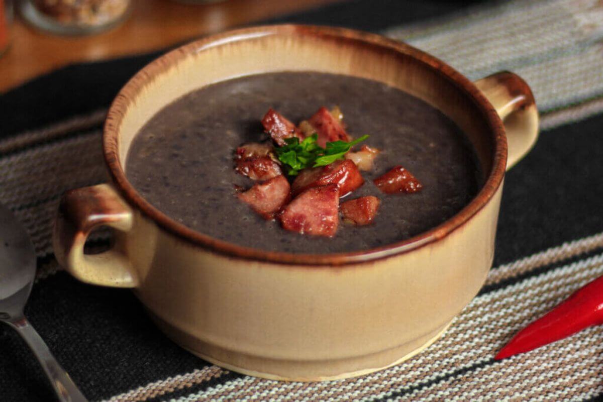 Caldo de feijão (Imagem: Betsy Camara | Shutterstock)