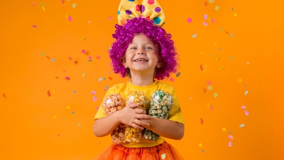 Previsibilidade ajuda as crianças com TEA aproveitarem o Carnaval (Imagem: Freepik | Freepik)