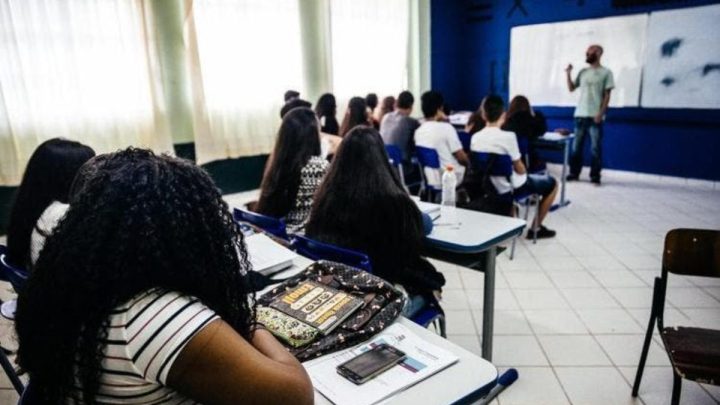 Ensino médio integral é ofertado em apenas 6% das escolas públicas de SC