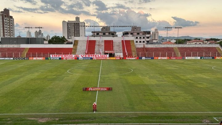 Estádio Anibal Costa, em Tubarão, será palco do jogo entre Hercílio Luz x Figueirense (Foto: Manu Silva, ge)