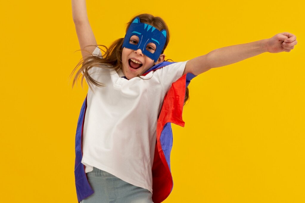 Testar a fantasia evita desconfortos sensoriais causados pelo autismo (Imagem: Freepik | Freepik)