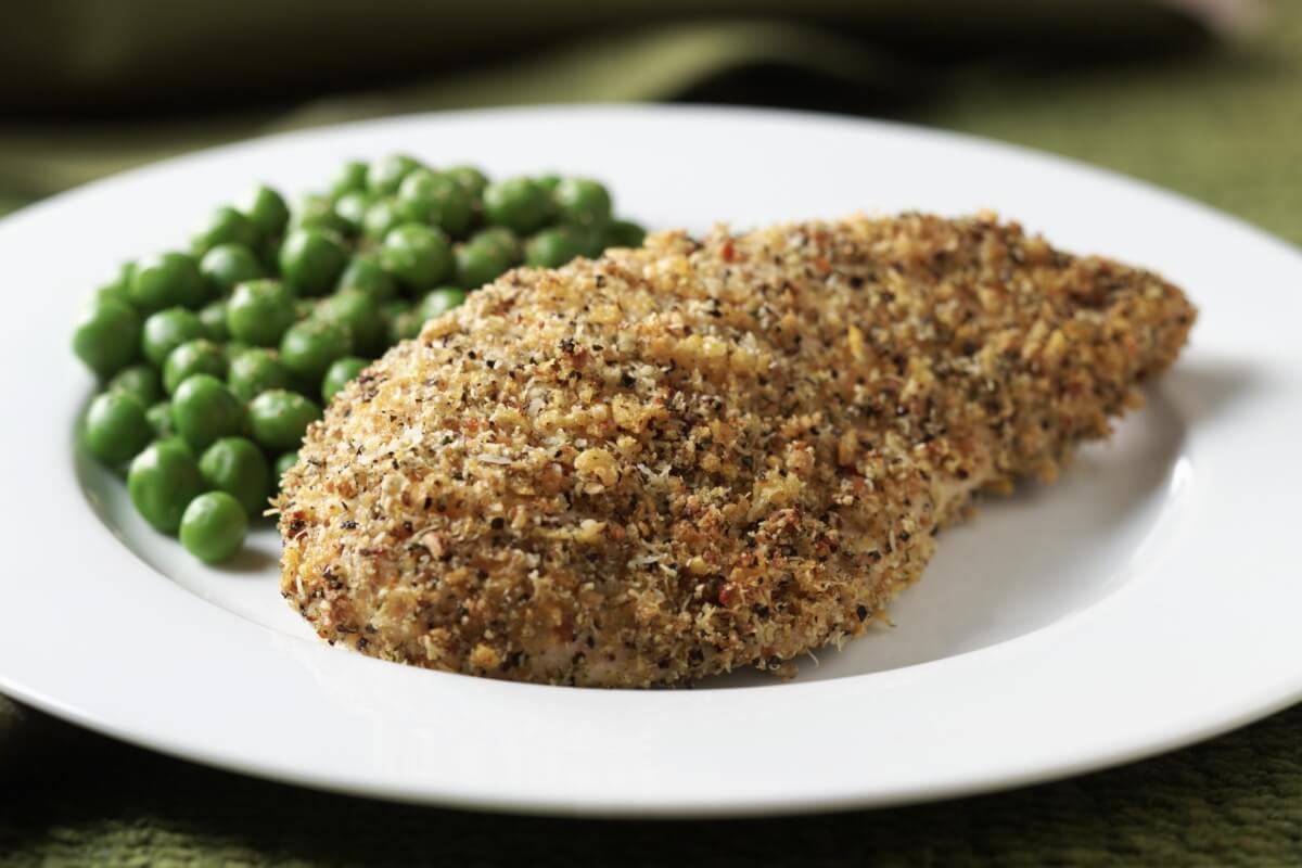 Frango com crosta de castanha (Imagem: Gorenkova Evgenija | Shutterstock)