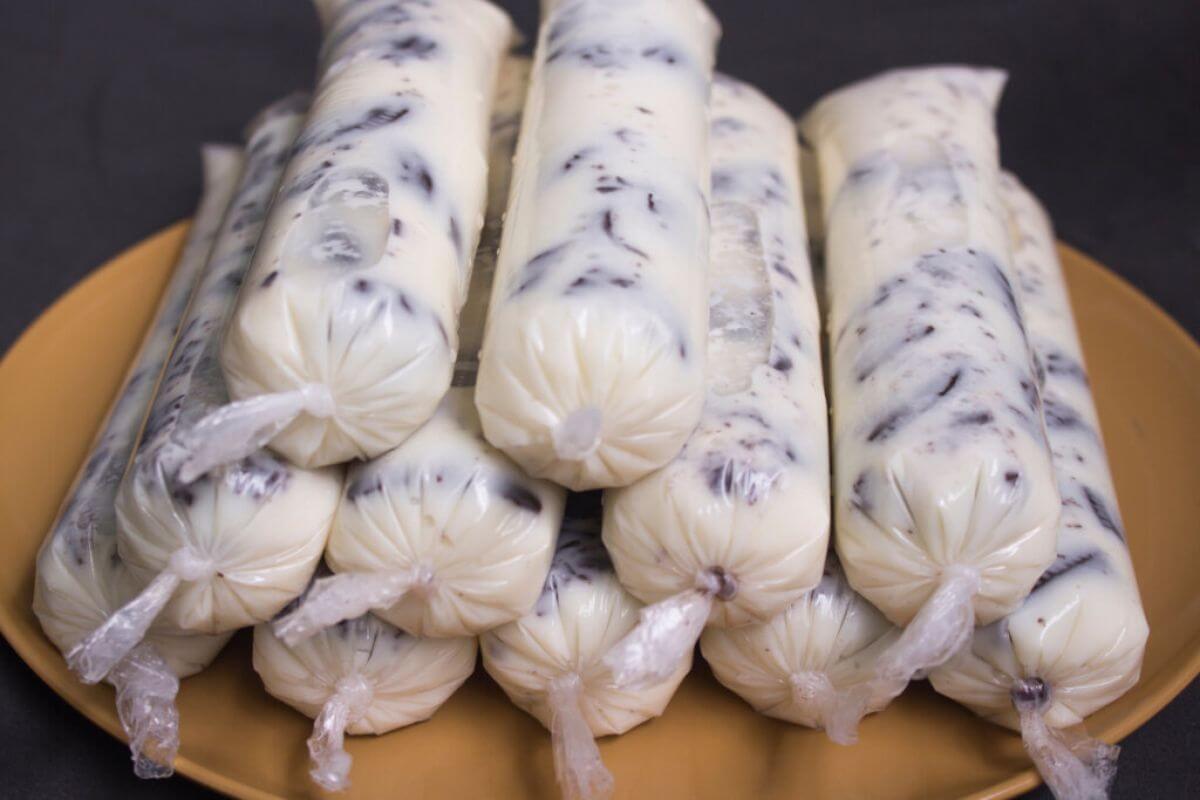 Geladinho com bolacha (Imagem: Tatiane Silva | Shutterstock)