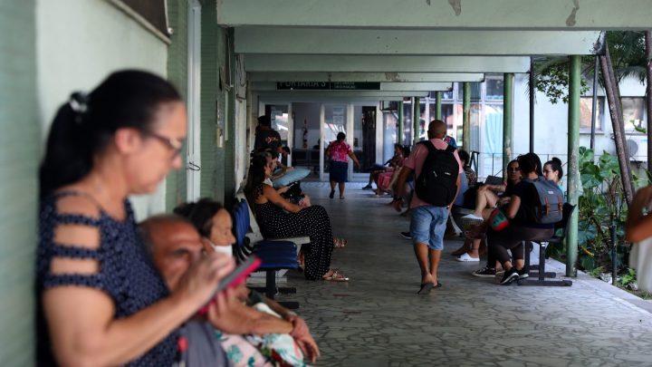 Superlotação do HU de Florianópolis deixa pacientes esperando atendimento por horas