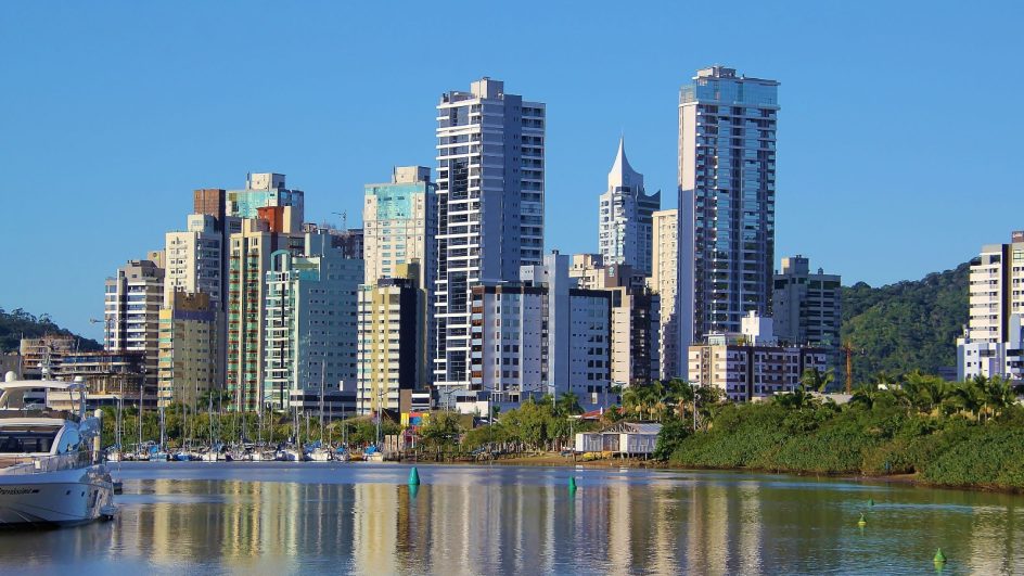 Itajaí importa 13 bilhões de dólares em 2023 e lidera ranking no Brasil