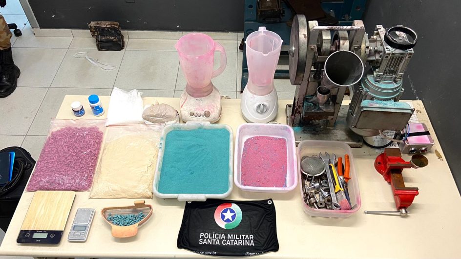 Laboratório de drogas é fechado pela polícia e dois são presos em Florianópolis