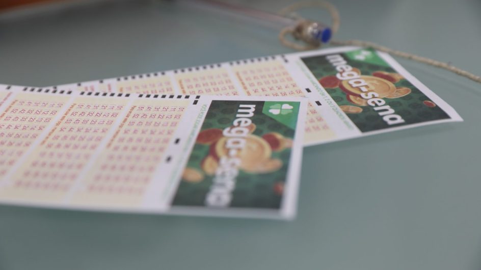 Maior prêmio do ano da Mega-Sena leva apostadores às lotéricas de Florianópolis