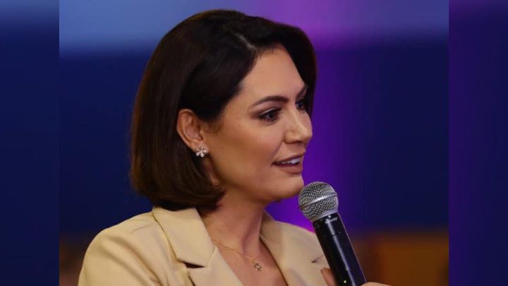 Michelle Bolsonaro deve manter viagem prevista para os Estados Unidos