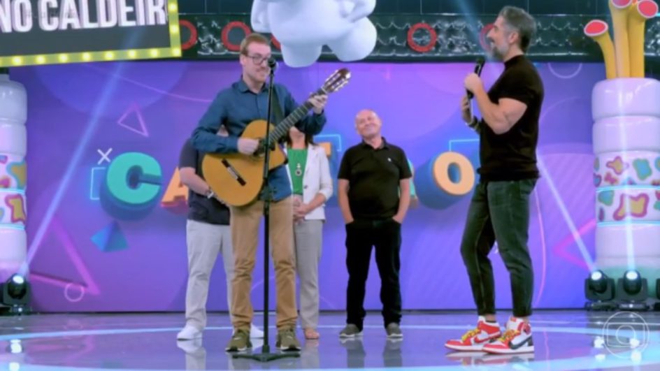 Músico autista de SC se apresenta no Caldeirão e emociona público (1)